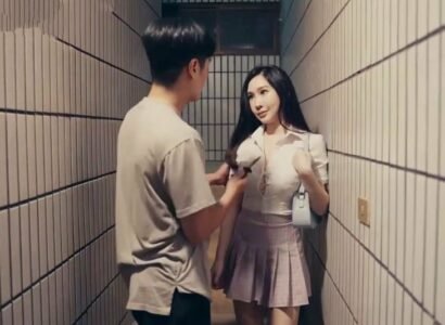 sex vợ chồng khẩu dâm Cô gái xinh đẹp chơi tên trộm lên đỉnh sướng